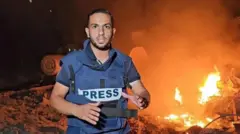 Anas al-Sharif informa entre las llamas en Gaza. 