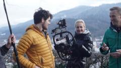 映画撮影中の監督、妻、ナワリヌイ氏