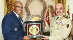 Litnaant Jeneraal Ahimed Kaalifaa, Itaamaajoorii Humna waraanaa Masirii fi Litnaanti Jeneraal Chaarles Biraawon, Dura Taa'aa Waloo Humna Waraanaa Ameerikaa