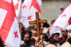 Trannies uni ogzidan olib tashlamasdan sum qiladi