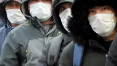Мигранты в масках.
