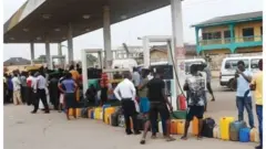 Awọn eeyan to sile epo tori ọwọn gogo epo