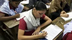 মাধ্যমিক পরীক্ষার্থী।