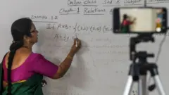 அரசு பள்ளி மாணவர்களின் ஆன்லைன் வகுப்புக்காக ஸ்மார்ட் போன்கள் வழங்கப்படும்:பஞ்சாப் அரசு