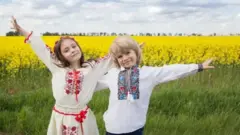 Дети в вышиванках