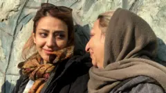 مریم کریم بیگی در کنار مادرش شهناز اکملی