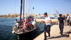Bidiruu goodantoti irra ta'uun eegaa turan nama funyoon gara buufataatti gototu.