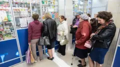 Очередь в аптеку