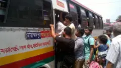 সড়ক দুর্ঘটনার অন্যতম কারণ হিসেবে নিয়মহীনতার সংস্কৃতিকে চিহ্নিত করছেন বিশেষজ্ঞরা