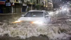 حادثات