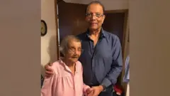 የወ/ሮ ዳፌን ሻህ ከልጃቸው ዌስሊ ሻህ ጋር