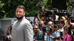 ओवैसी