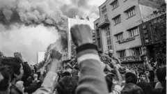 Массалык толкундоолор бир нече айга уланган