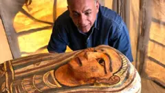 Un sarcófago de la necrópolis de Saqqara