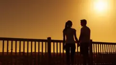 ኣብ ጸልማት ጠጠው ዝበሉ ወድን ጓልን