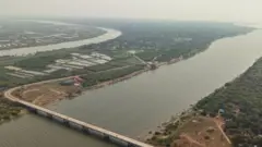 చిన గొల్ల పాలెం, సముద్రపు కోత , కొల్లేరు, ఉప్పుటేరు