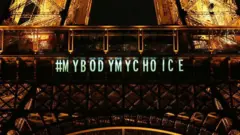 Надпись на Эйфелевой башне