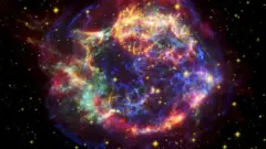 Estos son los restos de una estrella que explotó hace 325 años.