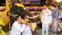 ในหลวงและพระราชินีพบประชาชน