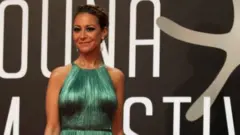 تعد منة شلبي من أبزر الفنانات الموجودات على الساحة، إذ تميزت بأدوارها المركبة وطرقت أبوابا تجنبتها الكثيرات من بنات جيلها.