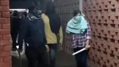جواہر لعل نہرو میں تشدد