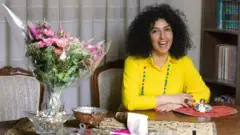 นาร์เกซ โมฮัมมาดี นักรณรงค์ต่อสู้เพื่อสิทธิสตรีในอิหร่าน 