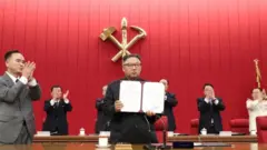 Shugaban Koriya ta Arewa Kim Jong-un ya ce kasarsa za ra shirya wa Amurka ko dai da yaki ko da tattaunawa