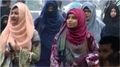 ঢাকা বিশ্ববিদ্যালয়ের একদল শিক্ষার্থী