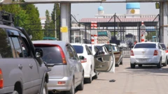 Ўзбекистондан Қозоғистонга ўтаётган автомобиллар