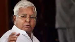 லாலு பிரசாத் யாதவை விசாரணையில் இருந்து விடுவிக்க உச்ச நீதிமன்றம் மறுப்பு