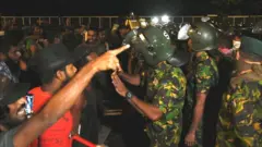 શ્રીલંકામાં પ્રદર્શનકારીઓના કૅમ્પ પર સેનાનો દરોડો