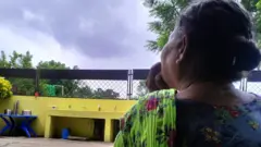 पीडितमध्ये एक महिला