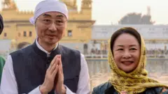 ভারতে নিযুক্ত চীনা রাষ্ট্রদূত সুন ওয়েডং ও তার স্ত্রী