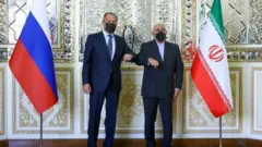 محمدجواد ظریف وزیر خارجه ایران پیشتر در یک فایل صوتی افشا شده گفته بود سرگئی لاوروف (سمت چپ) یکی از موانع رسیدن سریع تر به توافق اتمی برجام بود