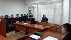 Қафас - айби ҳали исботланмаган судланувчига нисбатан салбий муносабатни келтириб чиқарадиган айбсизлик презумпциясига тўғридан-тўғри зид нарса.