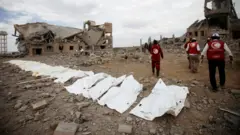 ቀይ መስቀል፡ በየመን በተፈጸመ የአየር ጥቃት ከ100 በላይ ሰዎች ተገደሉ
