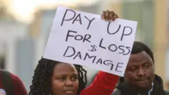 اثنان من الناشطين بيئيا