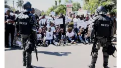 Des policiers mozambicains arrêtés dans le cadre de violentes répressions contre des manifestants sont jugés depuis mardi 12 mai