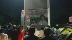 திமுக vs பாஜக: இரவோடு இரவாக ஸ்டாலின், உதயநிதி போஸ்டரை கிழித்த பாஜகவினர்