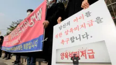 법률에 따라 얼굴은 공개되지 않았다