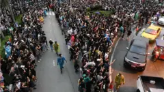 แฟลชม็อบ "ห้าแยกลาดพร้าว"