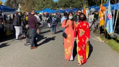 Những tà áo dài trong hội chợ Tết Nhâm Dần ở San Jose