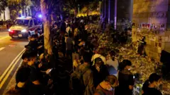 英國女王葬禮：香港警方以煽動罪拘捕一名吹奏口琴男子