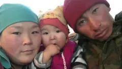 Эсенжан кызы Элнура: Башында маани бергидей деле болгон жокмун. Күйөм алышып атканда шымалаштанып кошо киришип, бычактап жибердим.