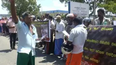 'ගොවීන්ට අත තියලා පහුගිය පාලකයා වැරැද්ද ගත්තා. මේ වතාවේ වරද්ද ගන්න හදන්න එපා'