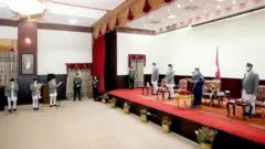 नयाँ मन्त्रीहरूलाई शपथग्रहण गराउँदै राष्ट्रपति विद्यादेवी भण्डारी