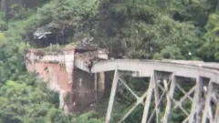 ဂုတ်ထိပ် တံတား ဖျက်ဆီးခံရ