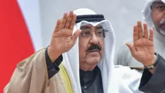 أعلن أمير الكويت، الشيخ مشعل الأحمد الصباح، حل مجلس الأمة ووقف العمل ببعض مواد الدستور لمدة لا تزيد عن أربع سنوات