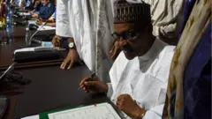 Muhammadu Buhari a signé l'accord de libre-échange de l'Union africaine, au palais des congrès de Niamey, ce 7 juillet 2019.