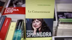 Le consentement en una librería.